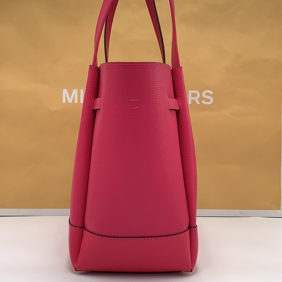 MICHAEL KORS
Reed Large Leather Belted Satchel
Shoulder Handbag
Electric Pink - Picture 6 of 16